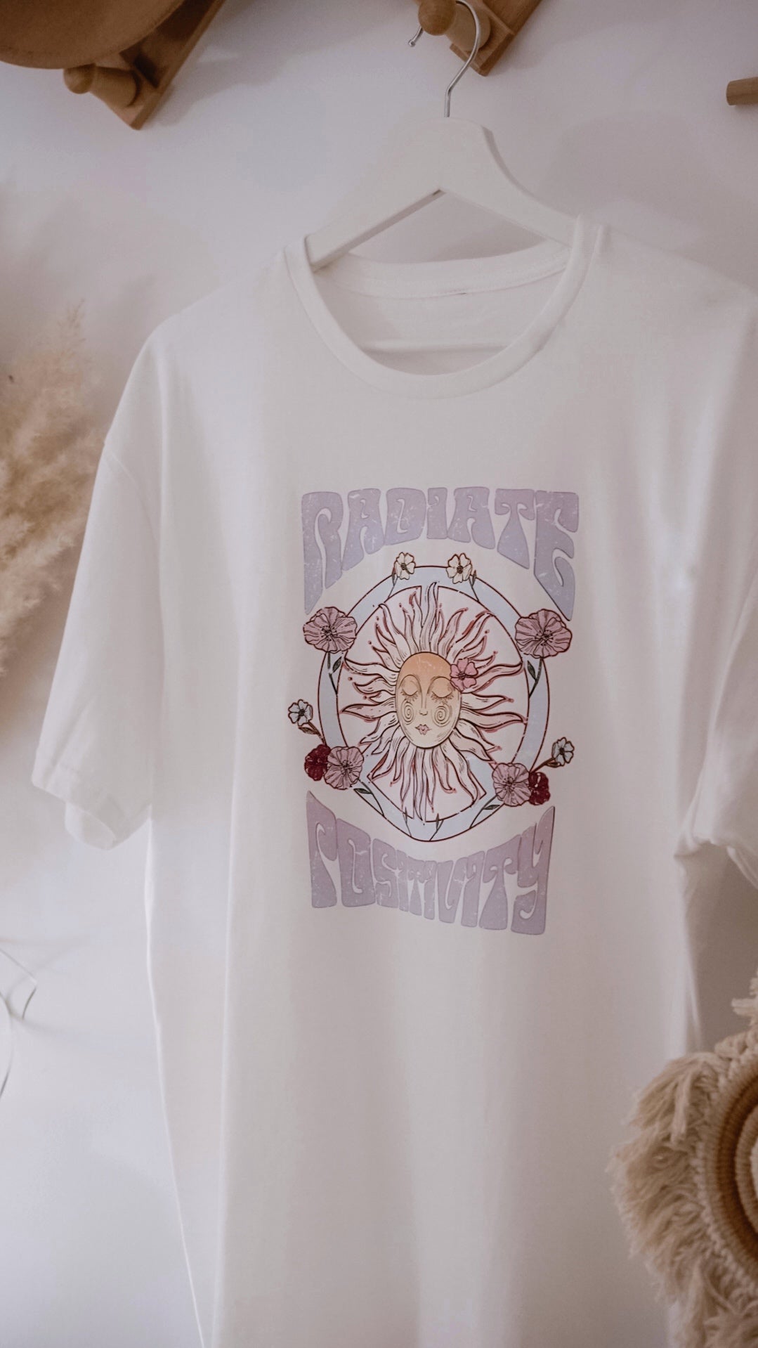 Radiate positivity | t-shirt