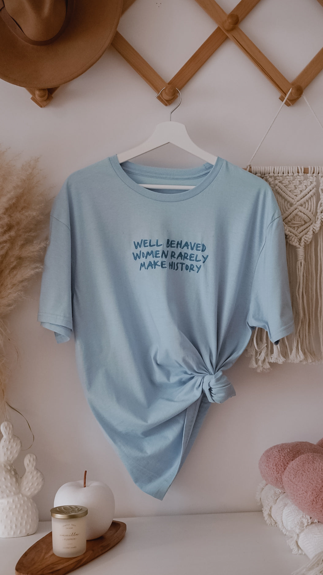 Well behaved | t-shirt