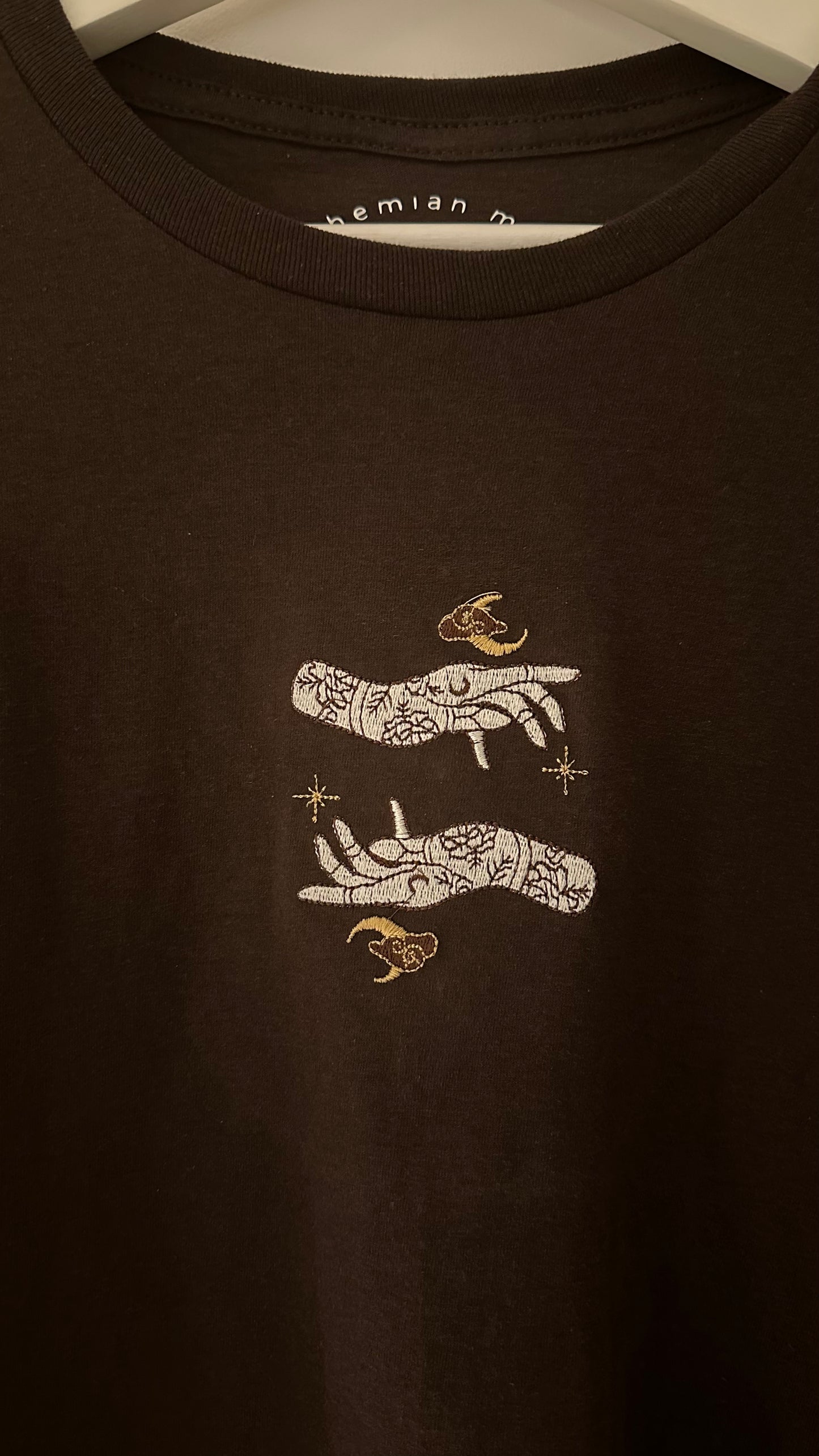 Mystic hands | t-shirt haft