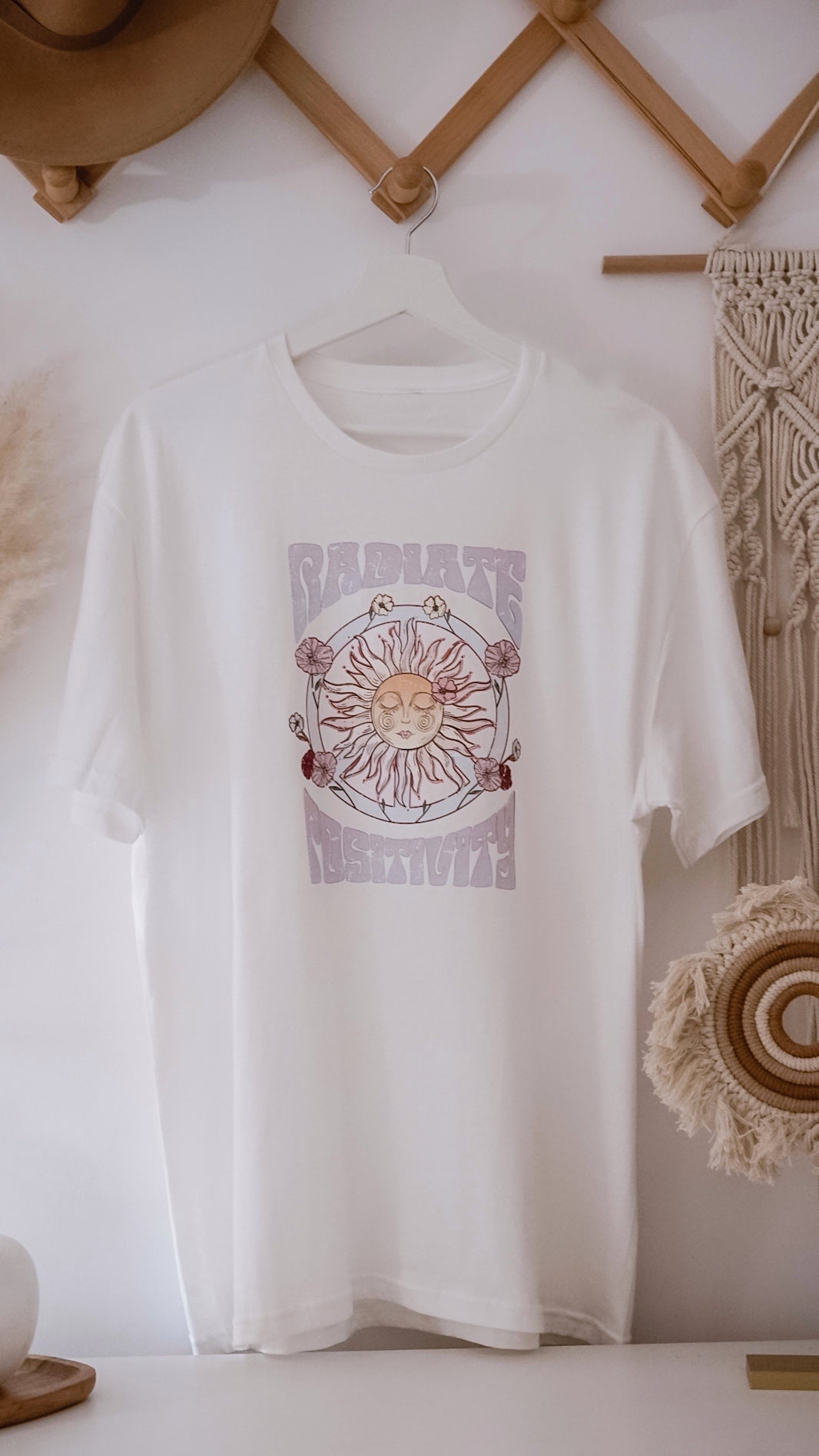 Radiate positivity | t-shirt