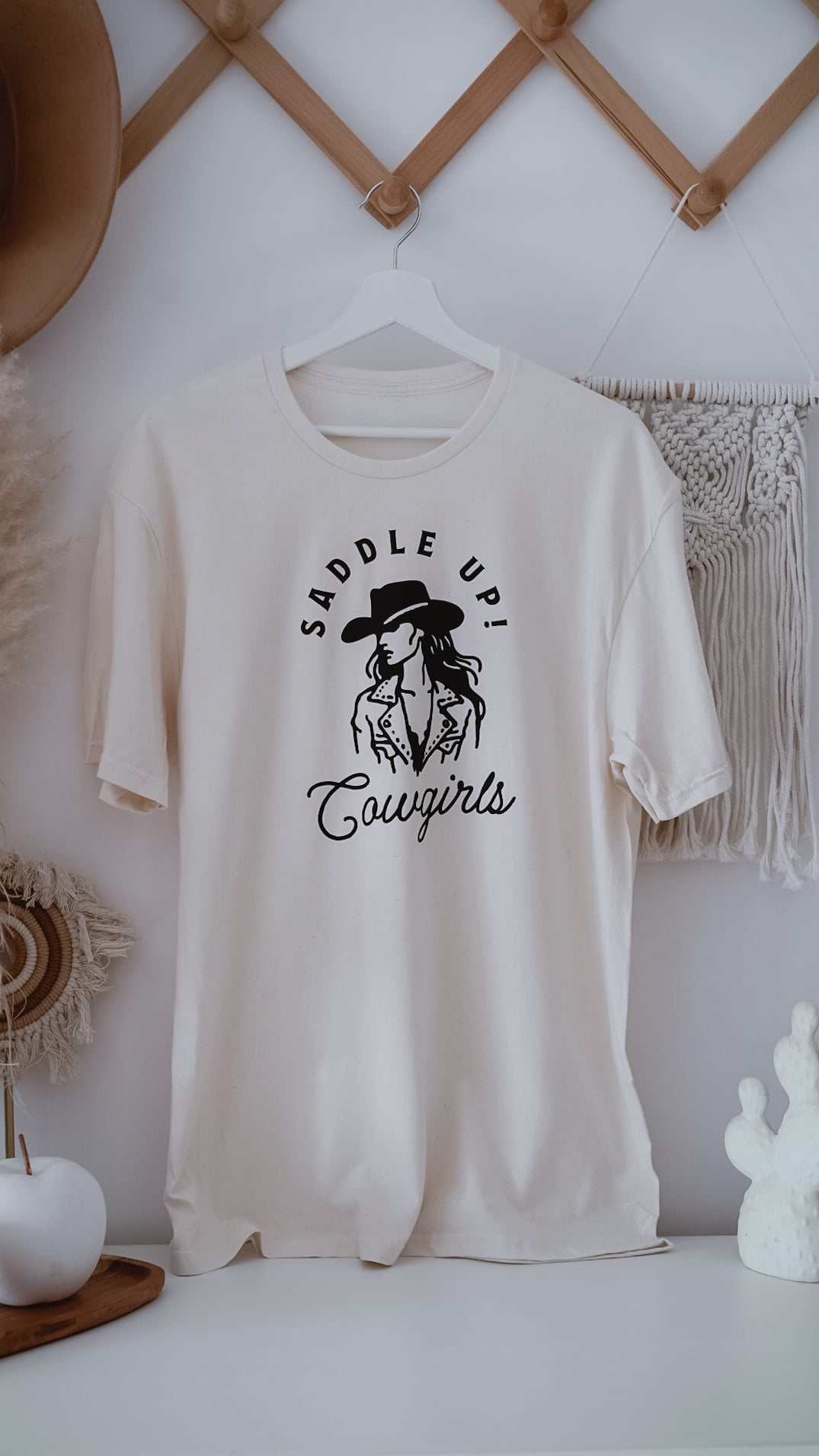 Saddle up! | t-shirt