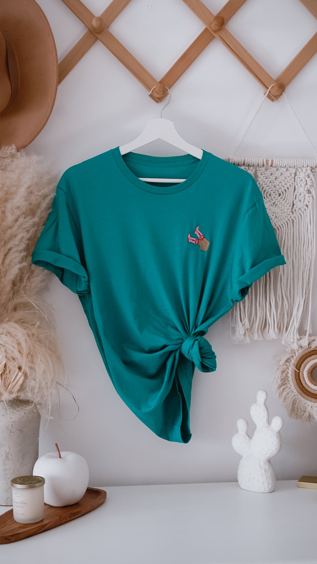 Cowboy boots | t-shirt
