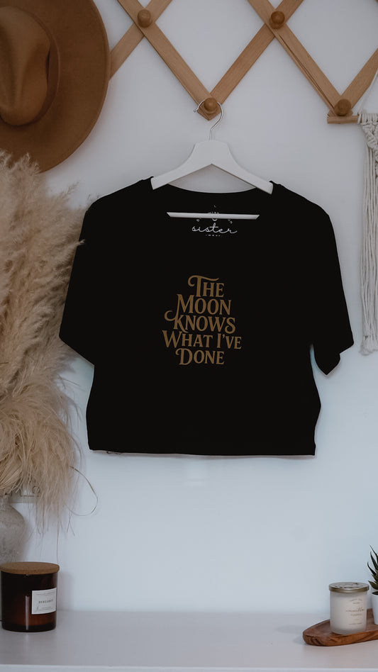 The Moon knows | crop tee