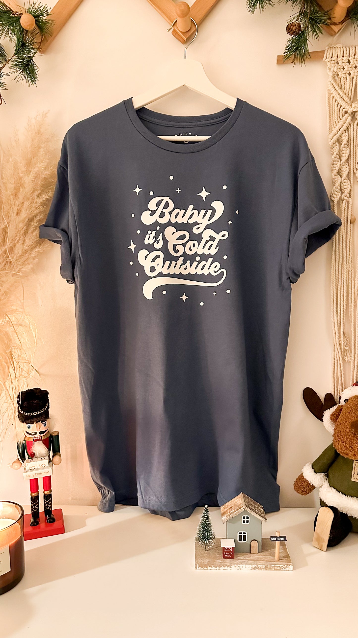 Baby it's cold | t-shirt
