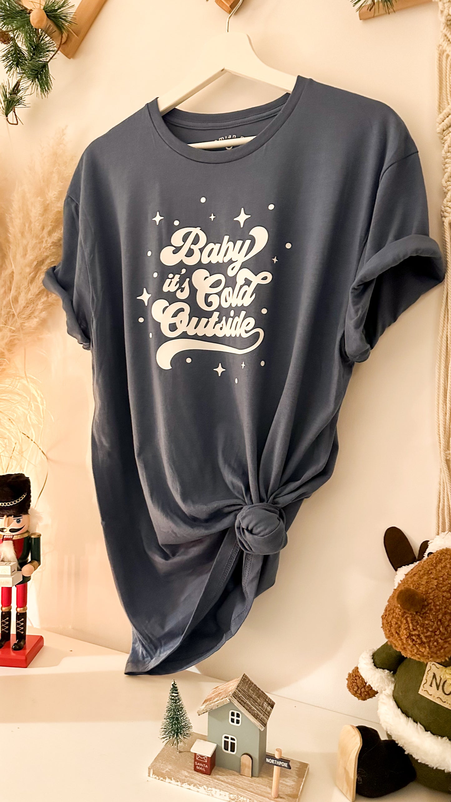 Baby it's cold | t-shirt