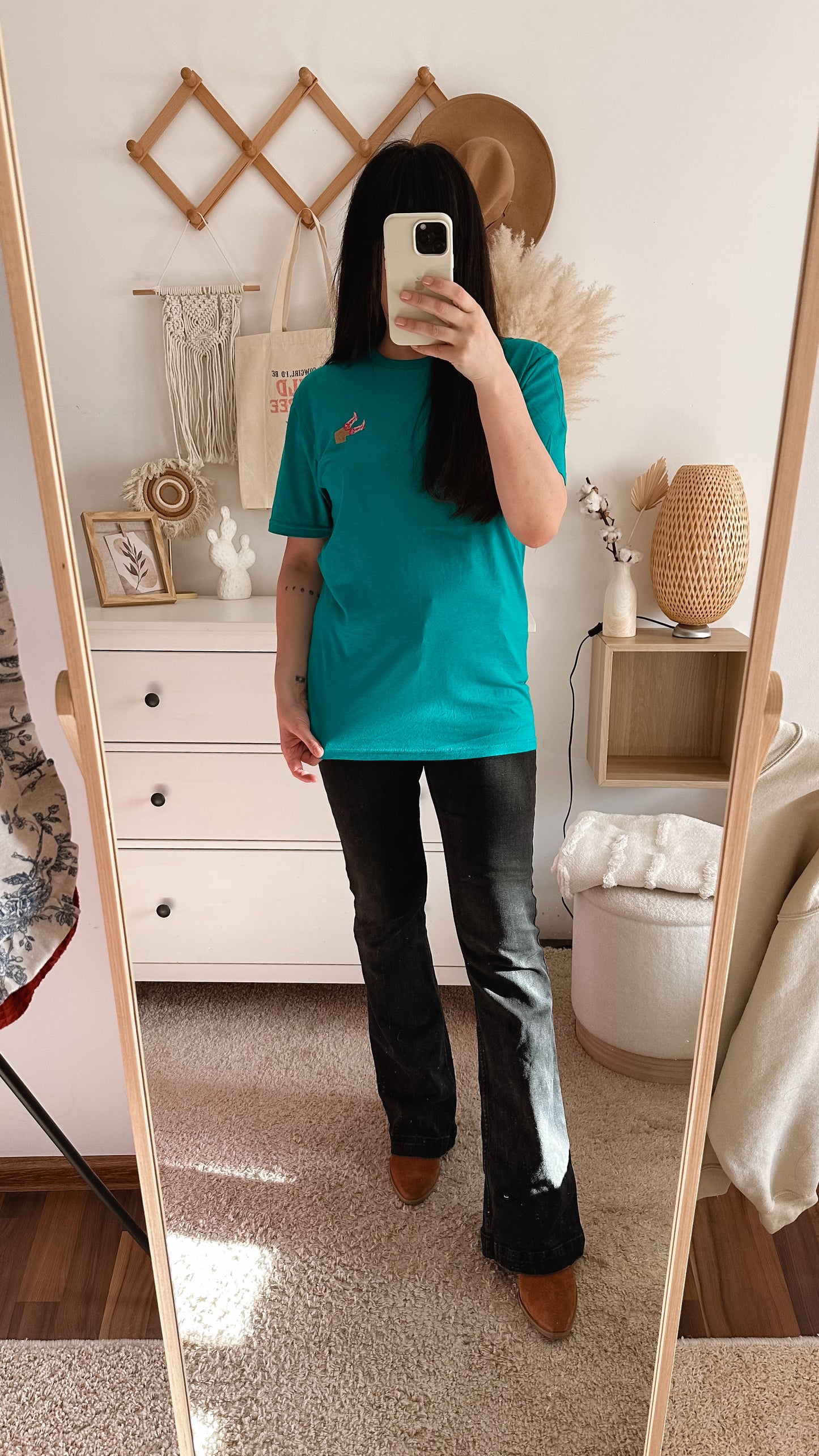 Cowboy boots | t-shirt